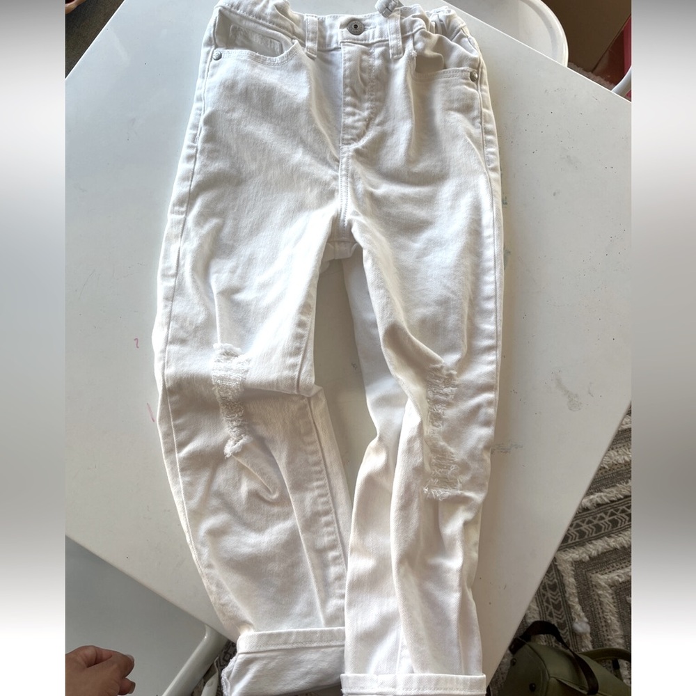 Baggier fit. Adjustable waistband. Excellent condition Art Class Girls size 6x